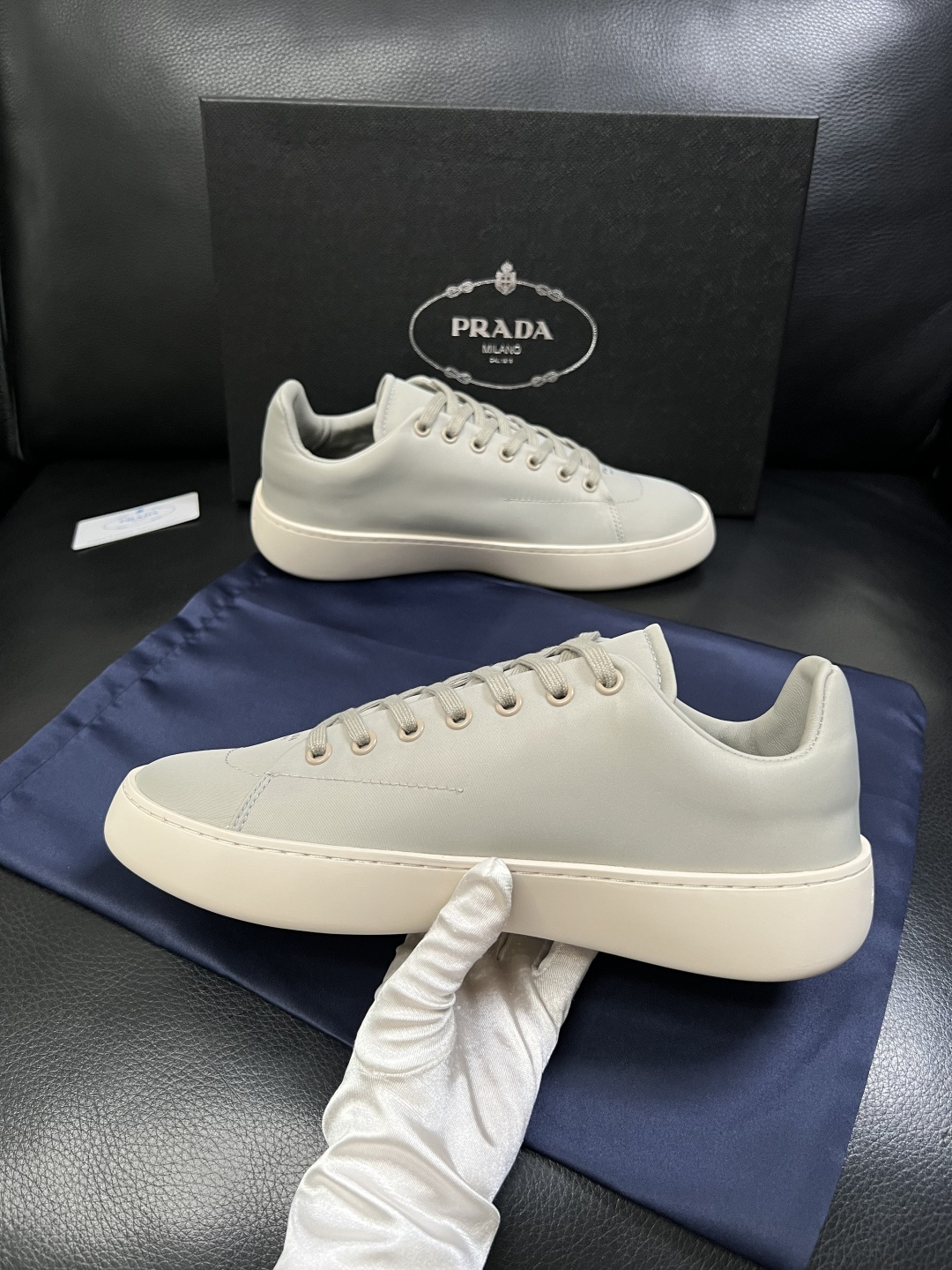 Prada  高品质  顶级工艺品，普拉达 专柜同步，原厂配置意大利进口牛皮拼布面料，进口牛皮内里垫，透