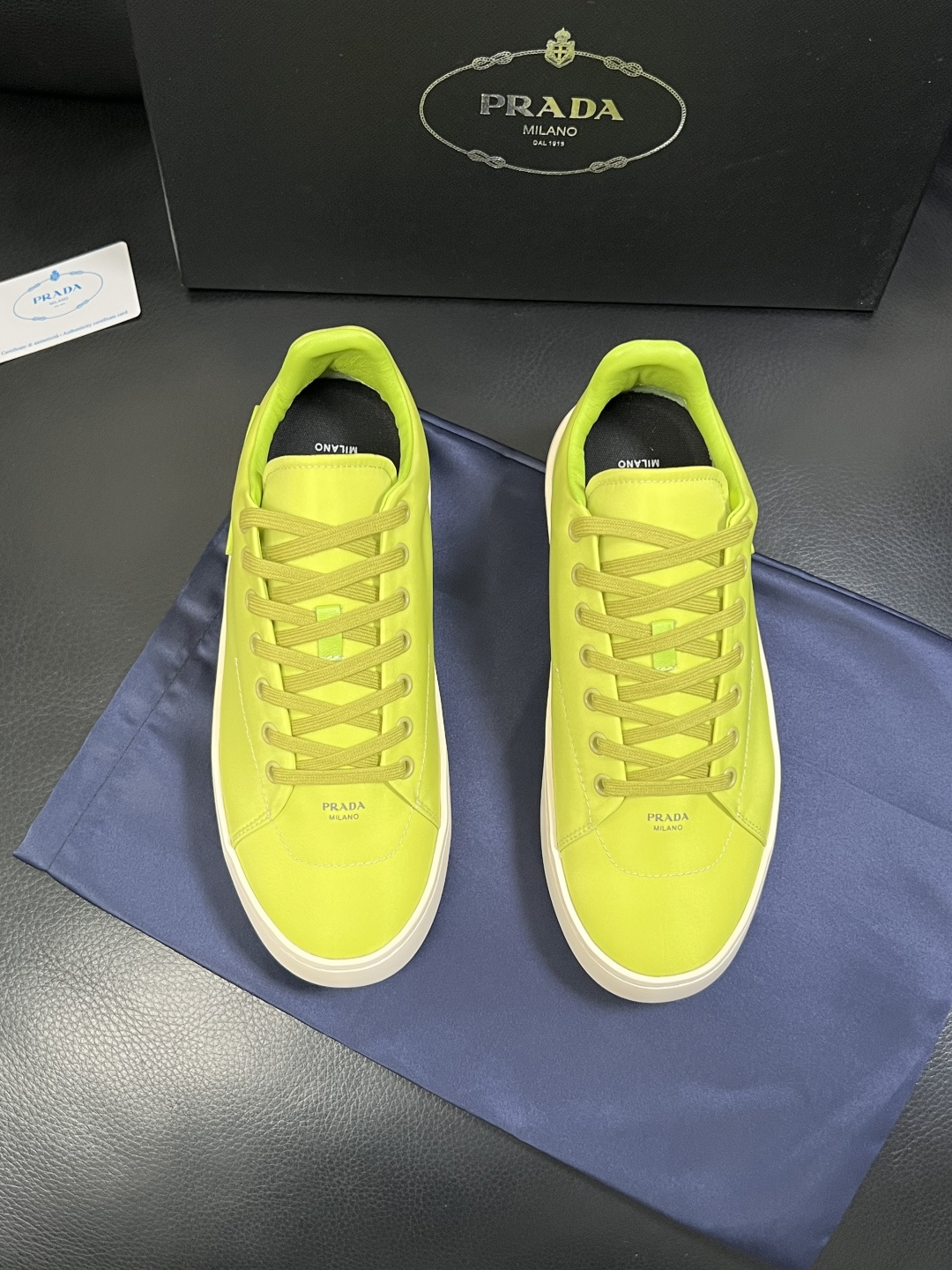 Prada  高品质  顶级工艺品，普拉达 专柜同步，原厂配置意大利进口牛皮拼布面料，进口牛皮内里垫，透