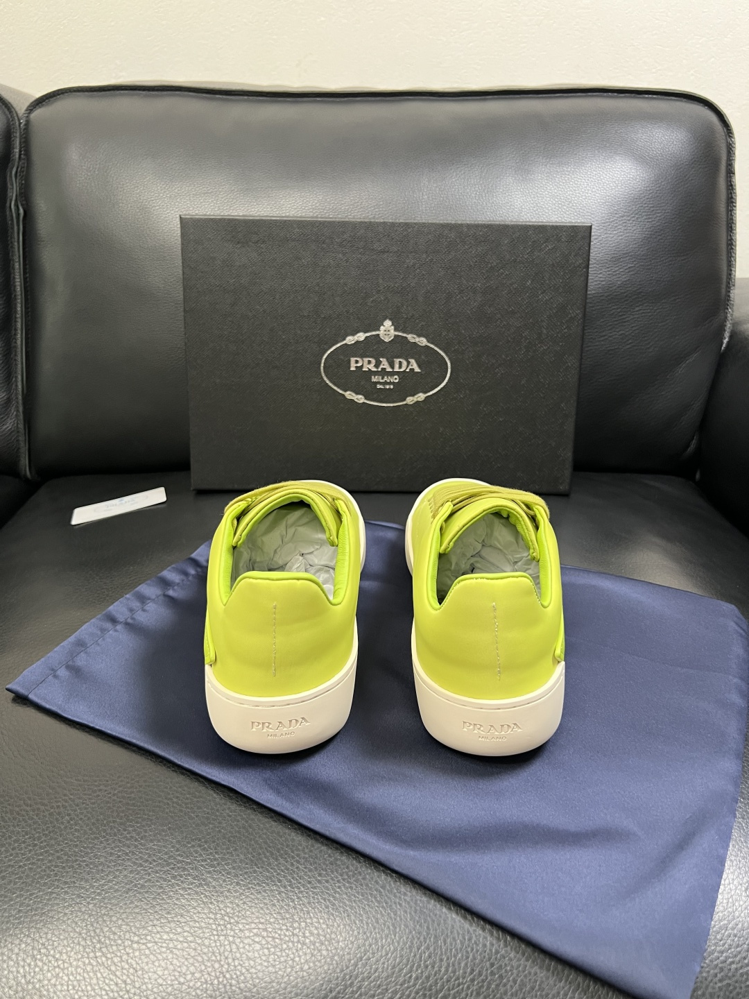 Prada  高品质  顶级工艺品，普拉达 专柜同步，原厂配置意大利进口牛皮拼布面料，进口牛皮内里垫，透