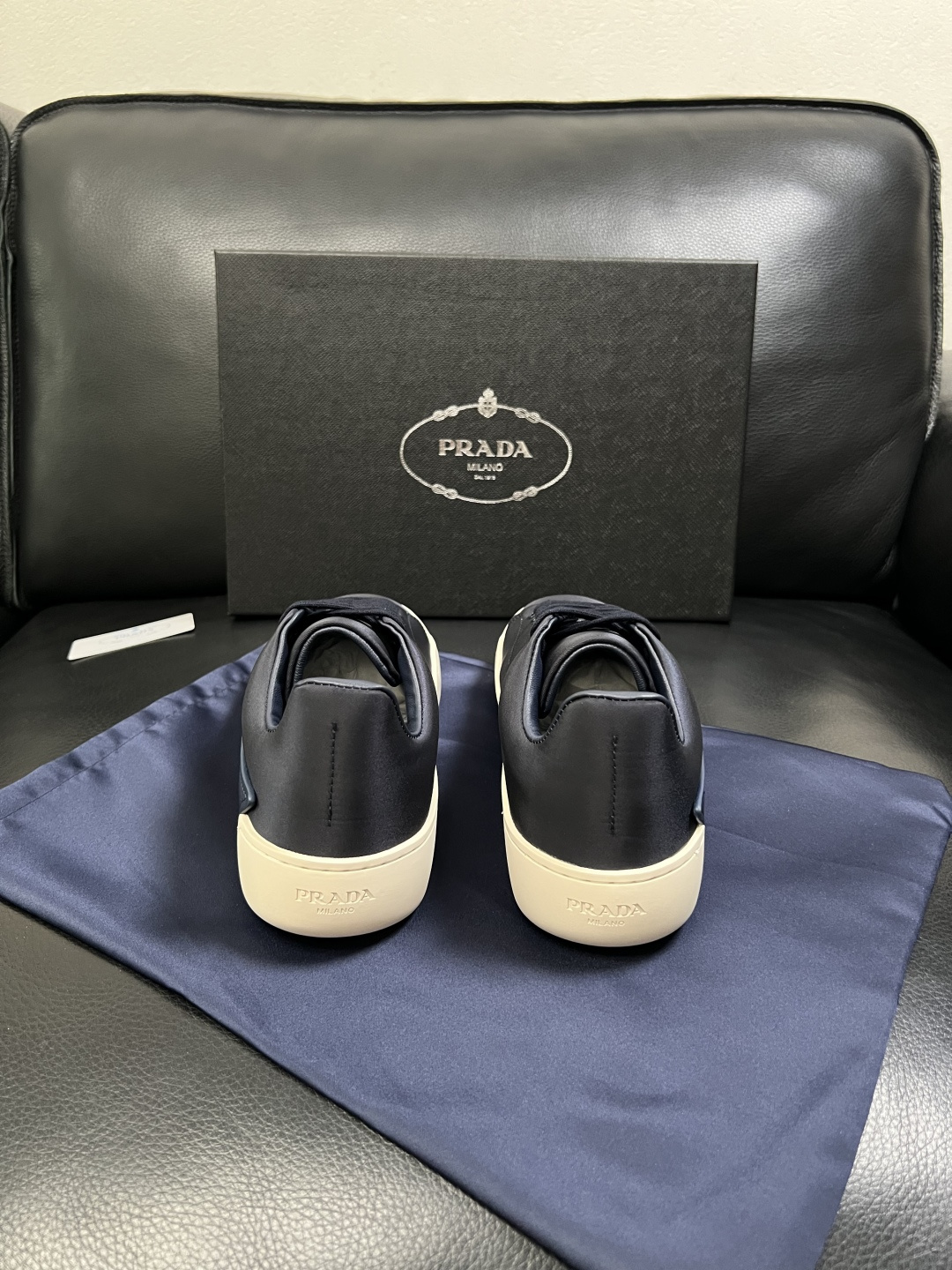 Prada  高品质  顶级工艺品，普拉达 专柜同步，原厂配置意大利进口牛皮拼布面料，进口牛皮内里垫，透