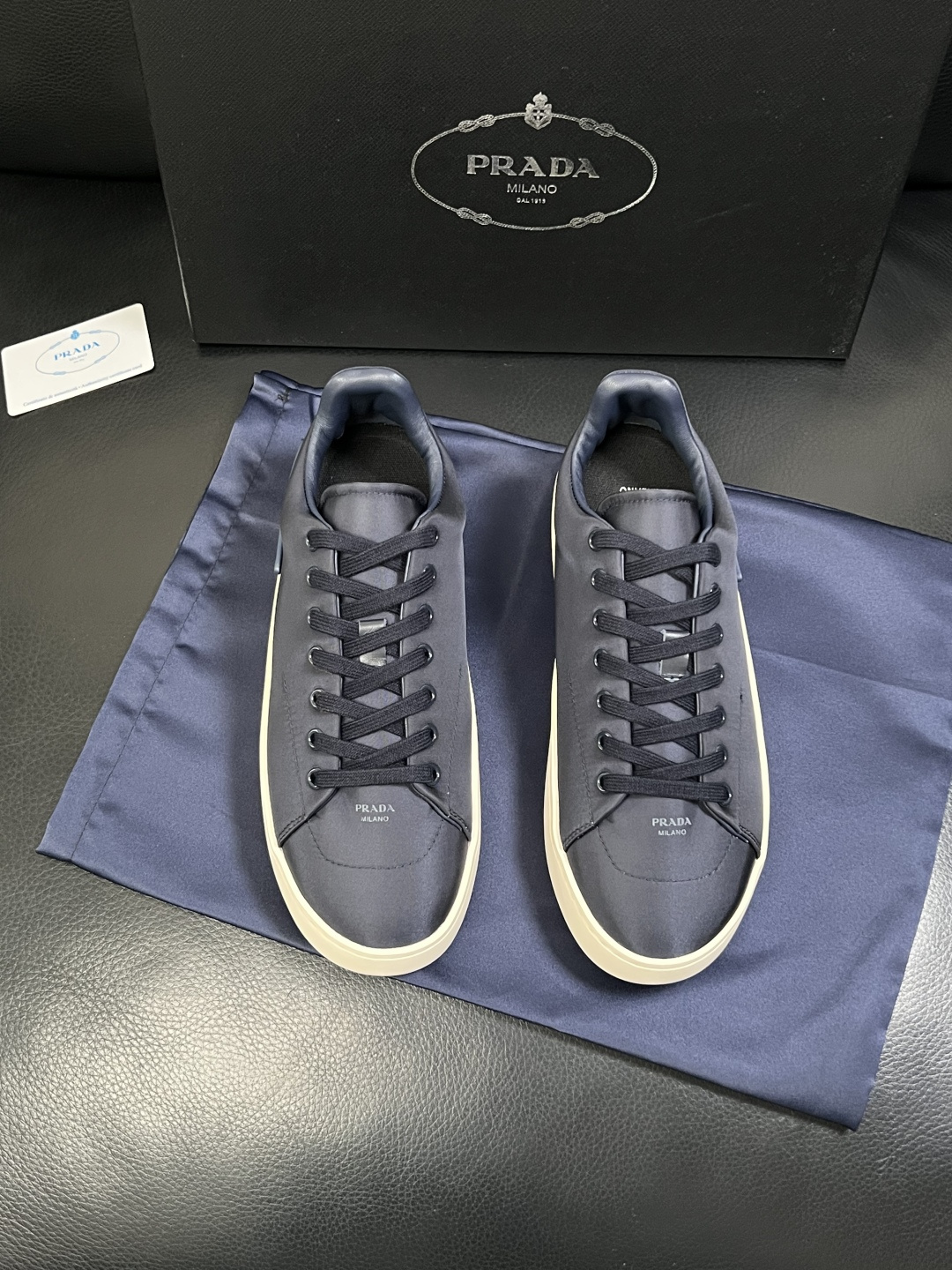 Prada  高品质  顶级工艺品，普拉达 专柜同步，原厂配置意大利进口牛皮拼布面料，进口牛皮内里垫，透