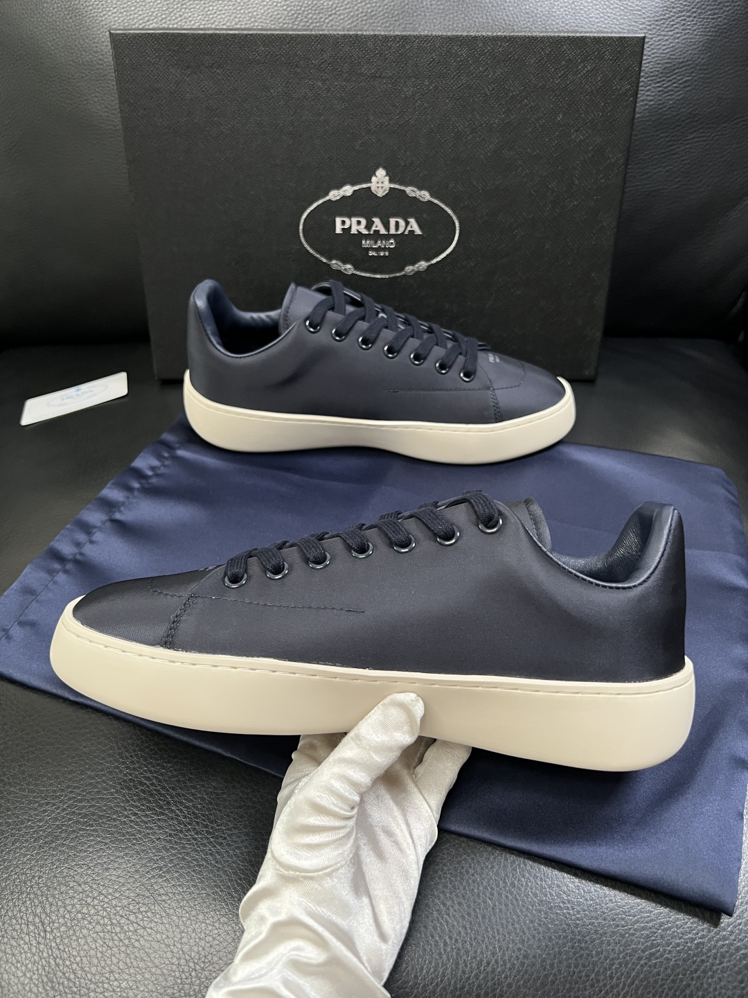 Prada  高品质  顶级工艺品，普拉达 专柜同步，原厂配置意大利进口牛皮拼布面料，进口牛皮内里垫，透