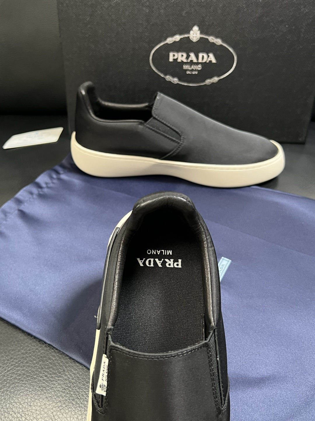 Prada  高品质  顶级工艺品，普拉达 专柜同步，原厂配置意大利进口牛皮拼布面料，进口牛皮内里垫，透