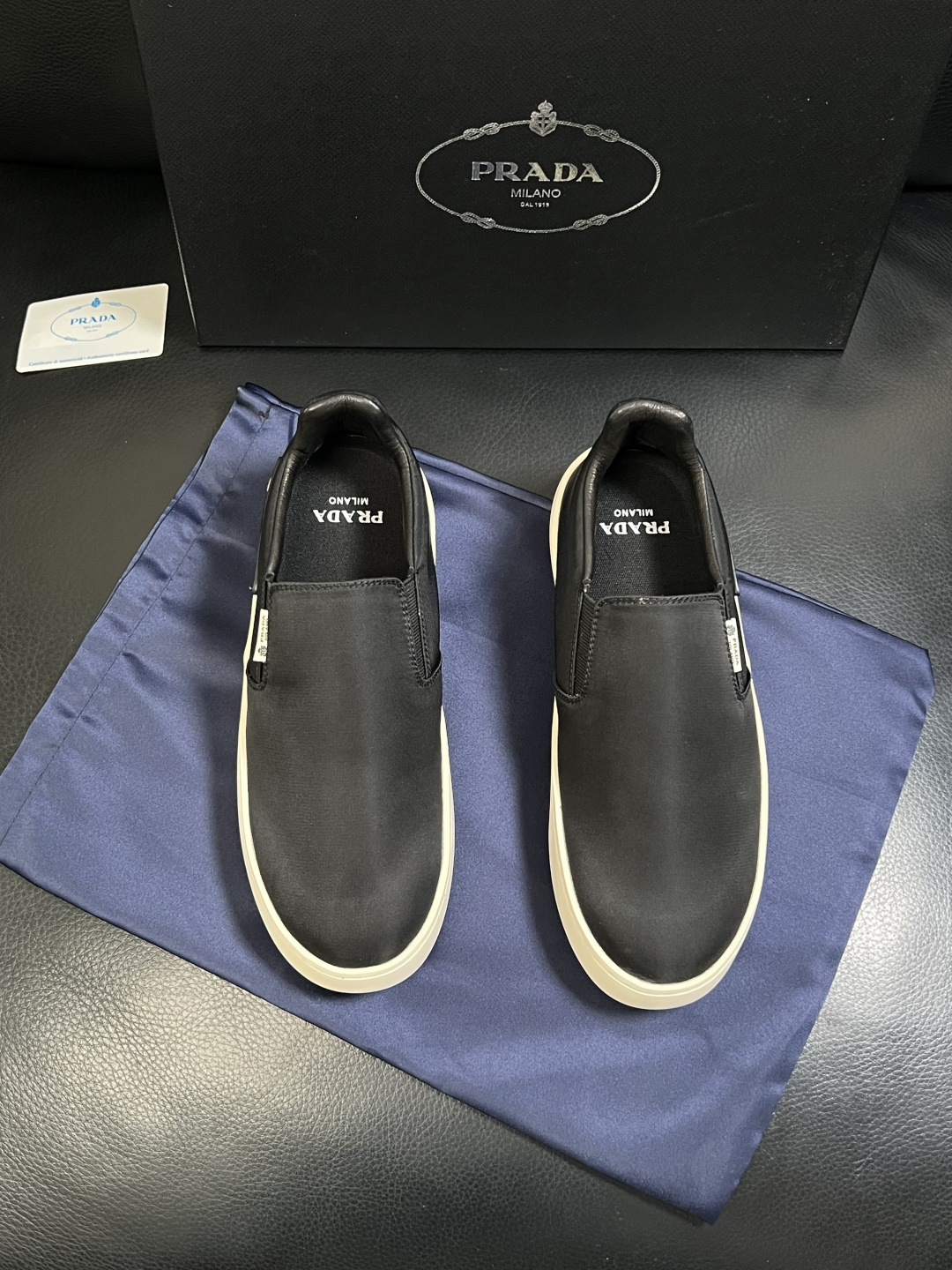 Prada  高品质  顶级工艺品，普拉达 专柜同步，原厂配置意大利进口牛皮拼布面料，进口牛皮内里垫，透