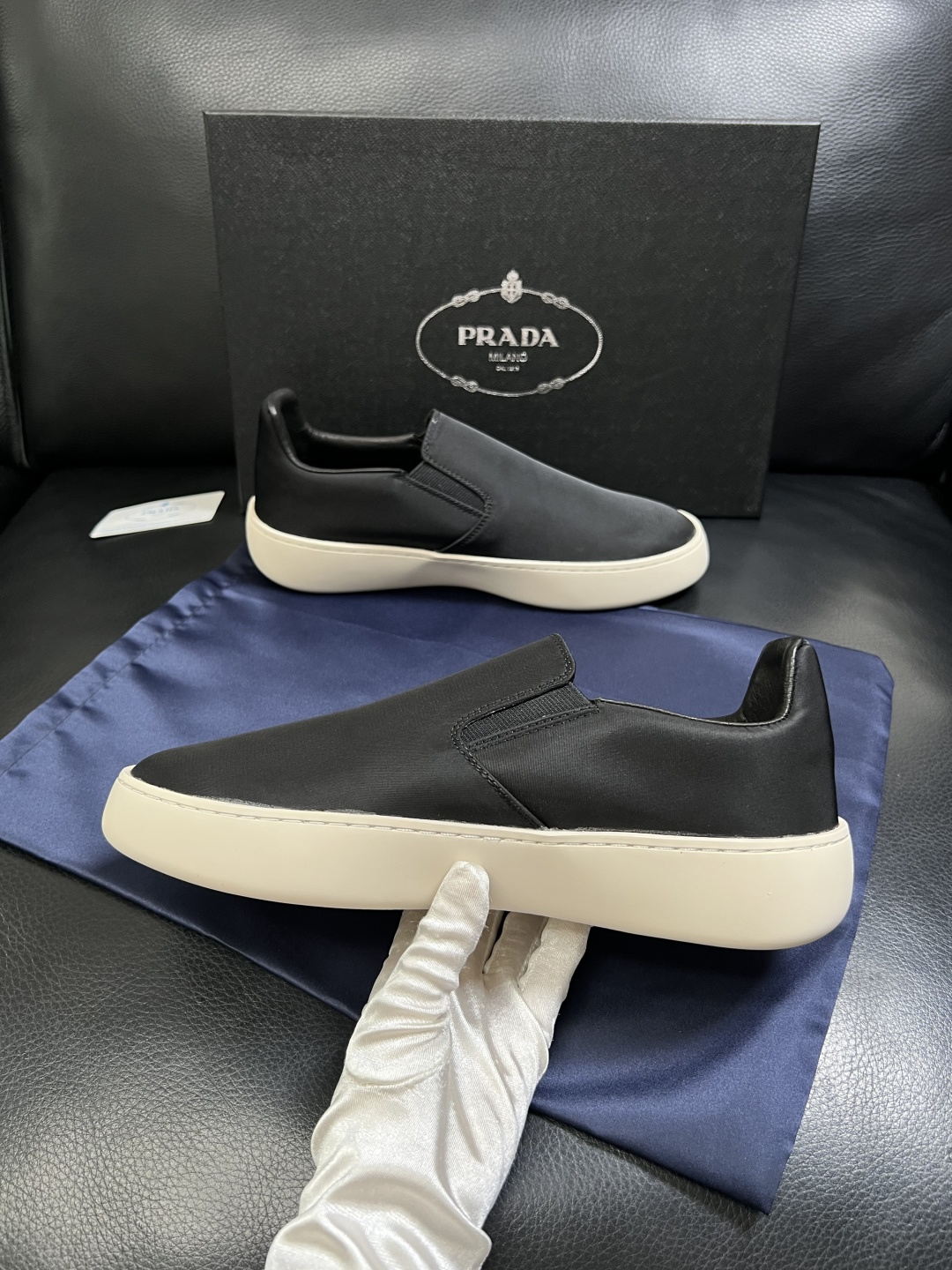 Prada  高品质  顶级工艺品，普拉达 专柜同步，原厂配置意大利进口牛皮拼布面料，进口牛皮内里垫，透