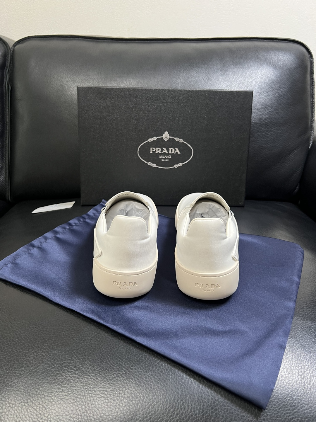 Prada  高品质  顶级工艺品，普拉达 专柜同步，原厂配置意大利进口牛皮拼布面料，进口牛皮内里垫，透