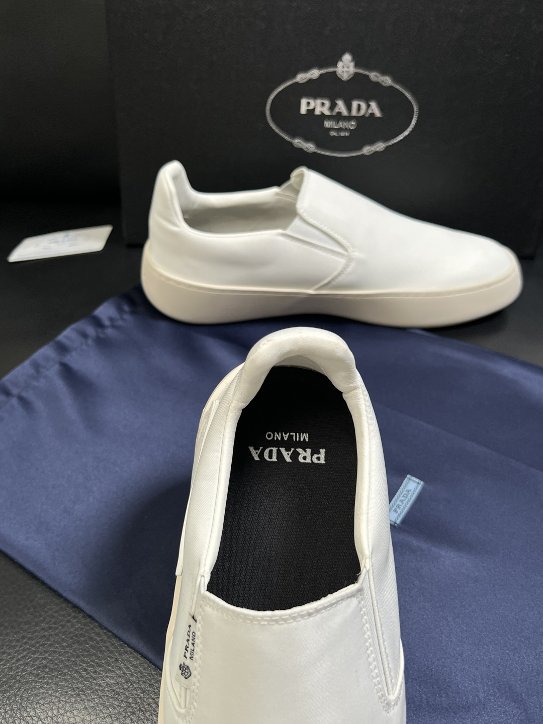 Prada  高品质  顶级工艺品，普拉达 专柜同步，原厂配置意大利进口牛皮拼布面料，进口牛皮内里垫，透