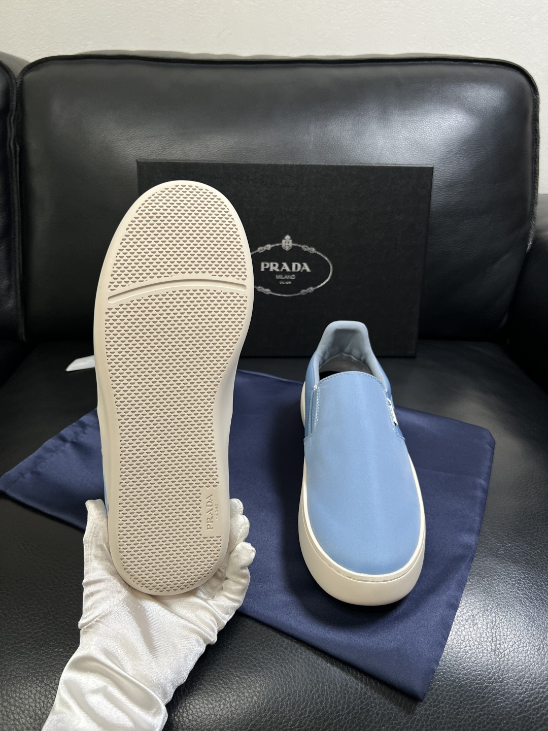 Prada  高品质  顶级工艺品，普拉达 专柜同步，原厂配置意大利进口牛皮拼布面料，进口牛皮内里垫，透