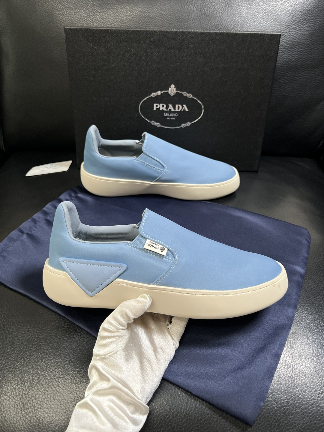 Prada  高品质  顶级工艺品，普拉达 专柜同步，原厂配置意大利进口牛皮拼布面料，进口牛皮内里垫，透