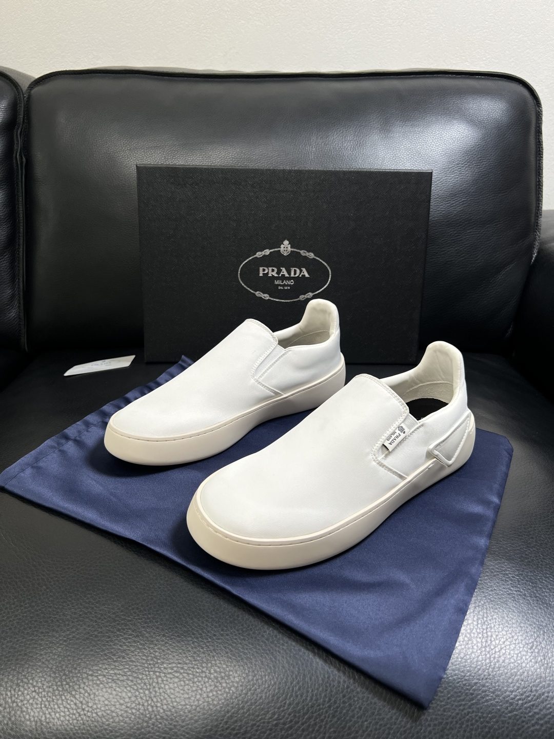 Prada  高品质  顶级工艺品，普拉达 专柜同步，原厂配置意大利进口牛皮拼布面料，进口牛皮内里垫，透