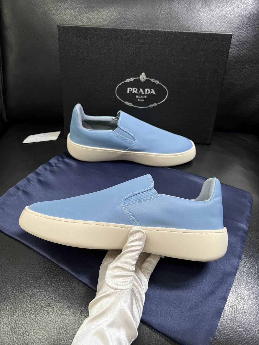 Prada  高品质  顶级工艺品，普拉达 专柜同步，原厂配置意大利进口牛皮拼布面料，进口牛皮内里垫，透
