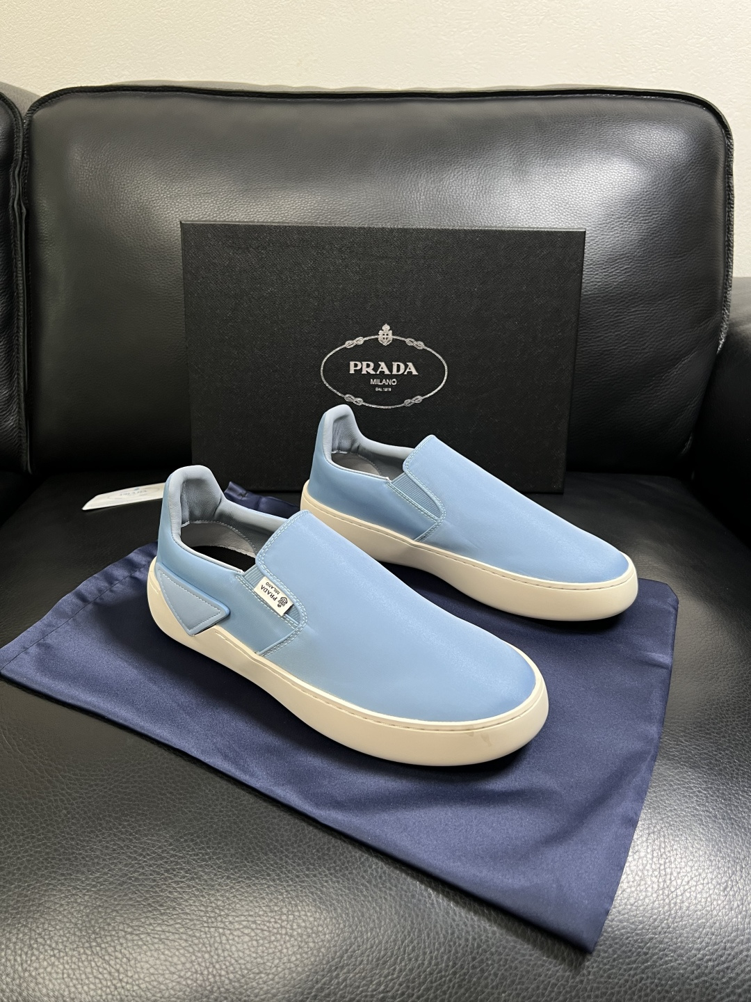 Prada  高品质  顶级工艺品，普拉达 专柜同步，原厂配置意大利进口牛皮拼布面料，进口牛皮内里垫，透