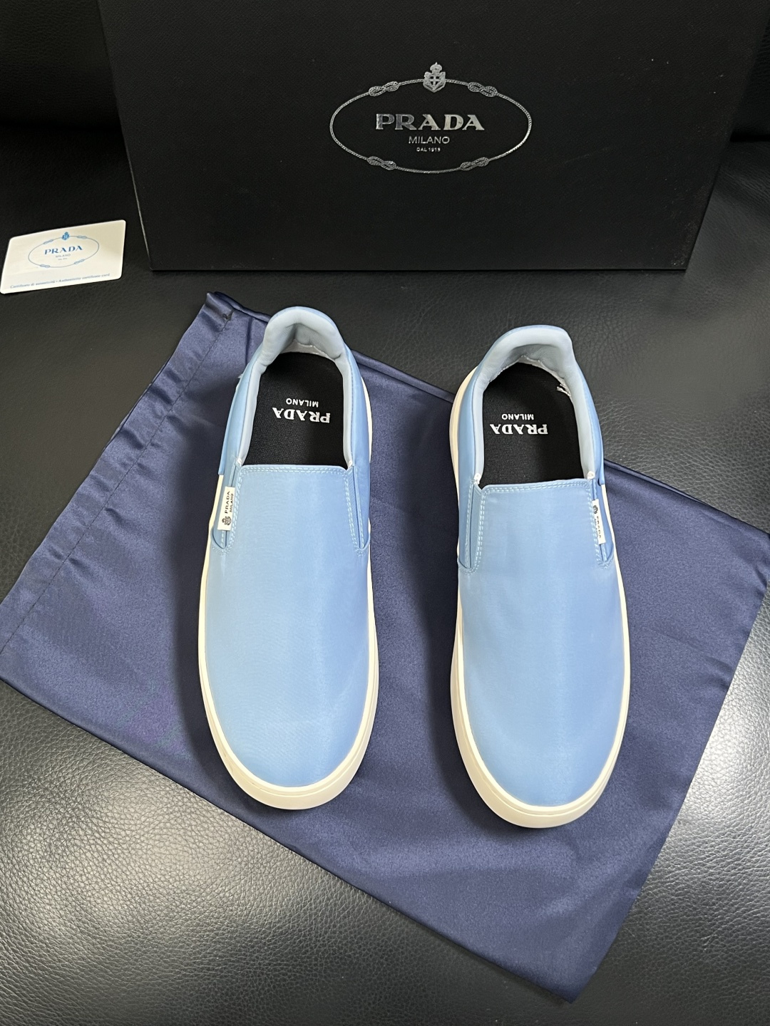 Prada  高品质  顶级工艺品，普拉达 专柜同步，原厂配置意大利进口牛皮拼布面料，进口牛皮内里垫，透