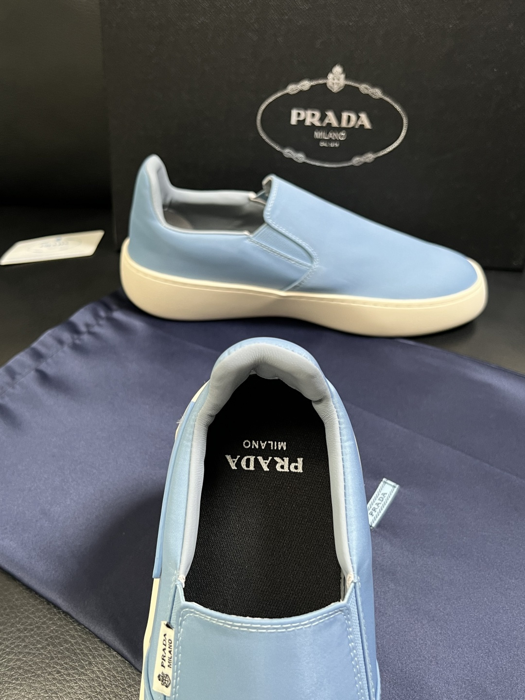 Prada  高品质  顶级工艺品，普拉达 专柜同步，原厂配置意大利进口牛皮拼布面料，进口牛皮内里垫，透