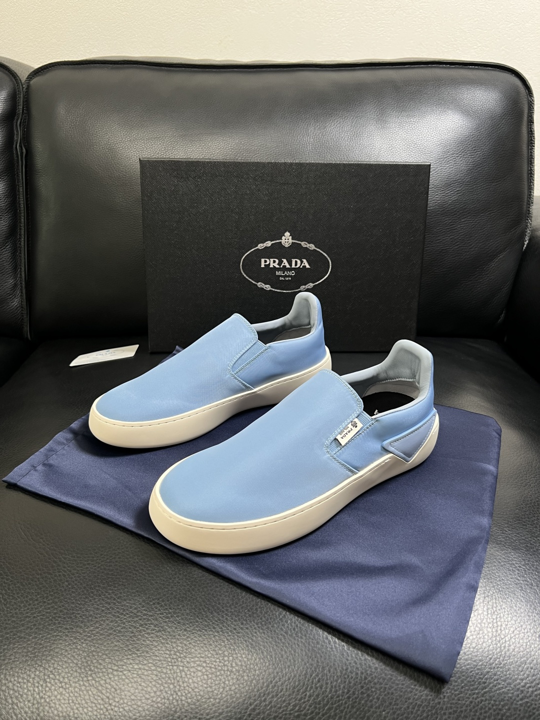 Prada  高品质  顶级工艺品，普拉达 专柜同步，原厂配置意大利进口牛皮拼布面料，进口牛皮内里垫，透