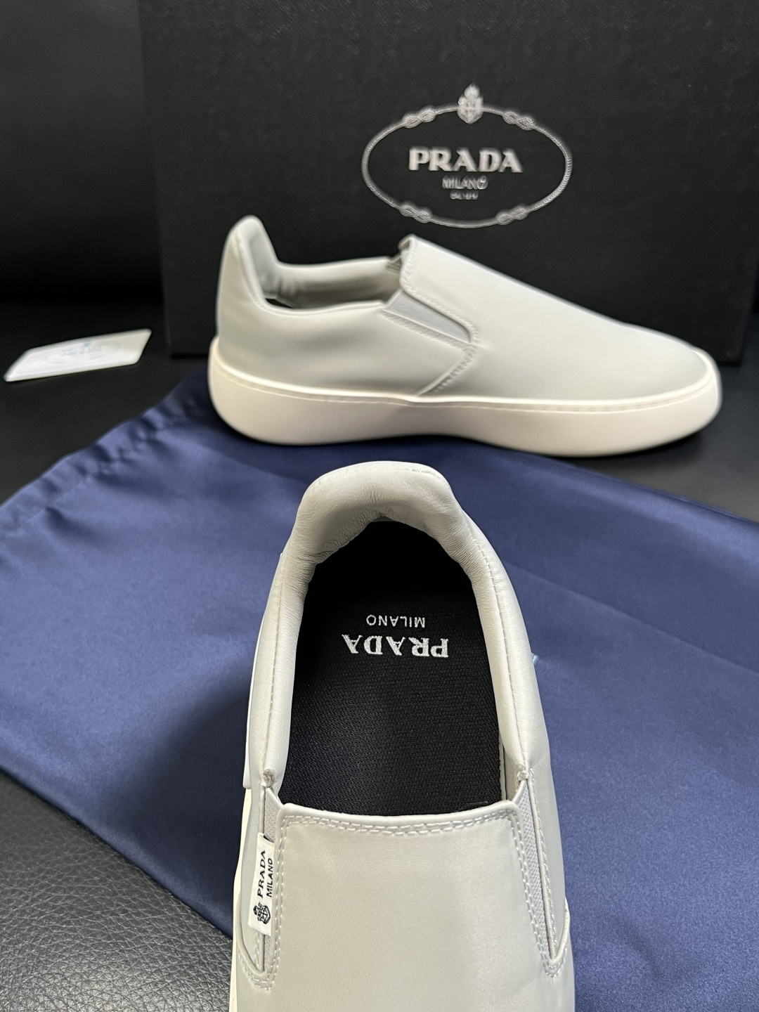 Prada  高品质  顶级工艺品，普拉达 专柜同步，原厂配置意大利进口牛皮拼布面料，进口牛皮内里垫，透