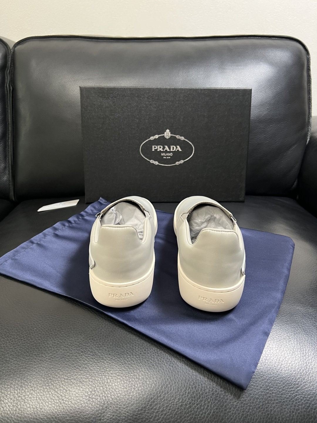 Prada  高品质  顶级工艺品，普拉达 专柜同步，原厂配置意大利进口牛皮拼布面料，进口牛皮内里垫，透