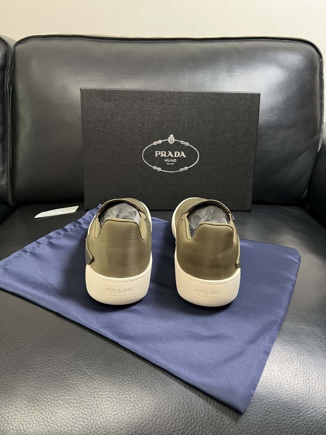 Prada  高品质  顶级工艺品，普拉达 专柜同步，原厂配置意大利进口牛皮拼布面料，进口牛皮内里垫，透