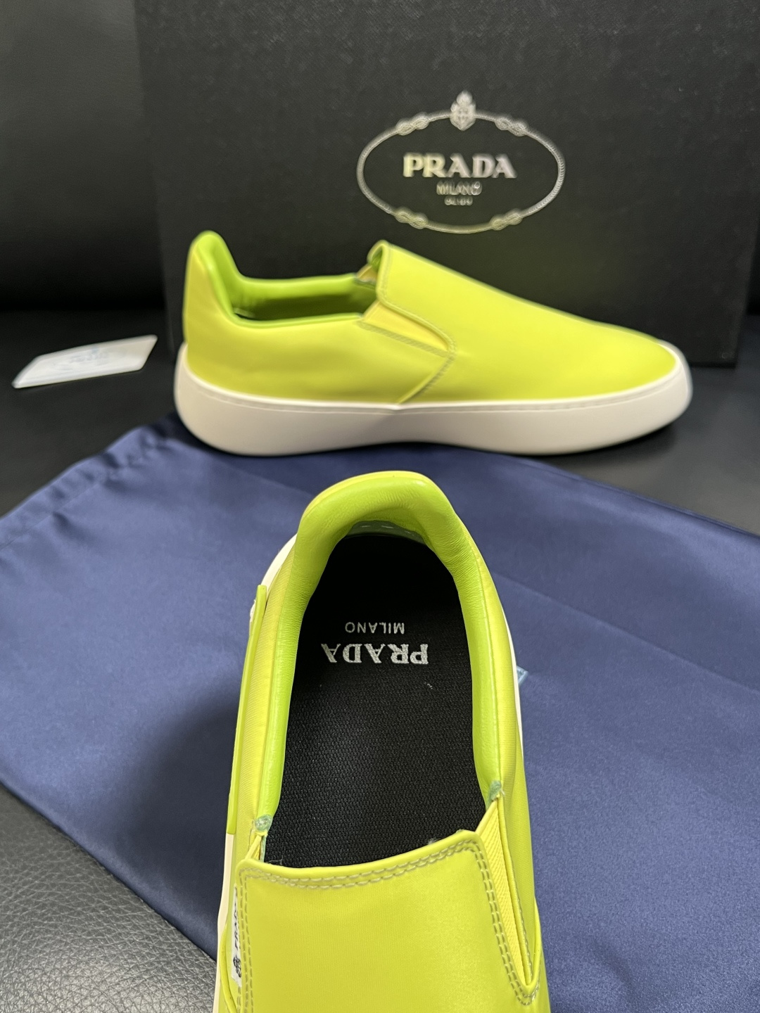 Prada  高品质  顶级工艺品，普拉达 专柜同步，原厂配置意大利进口牛皮拼布面料，进口牛皮内里垫，透