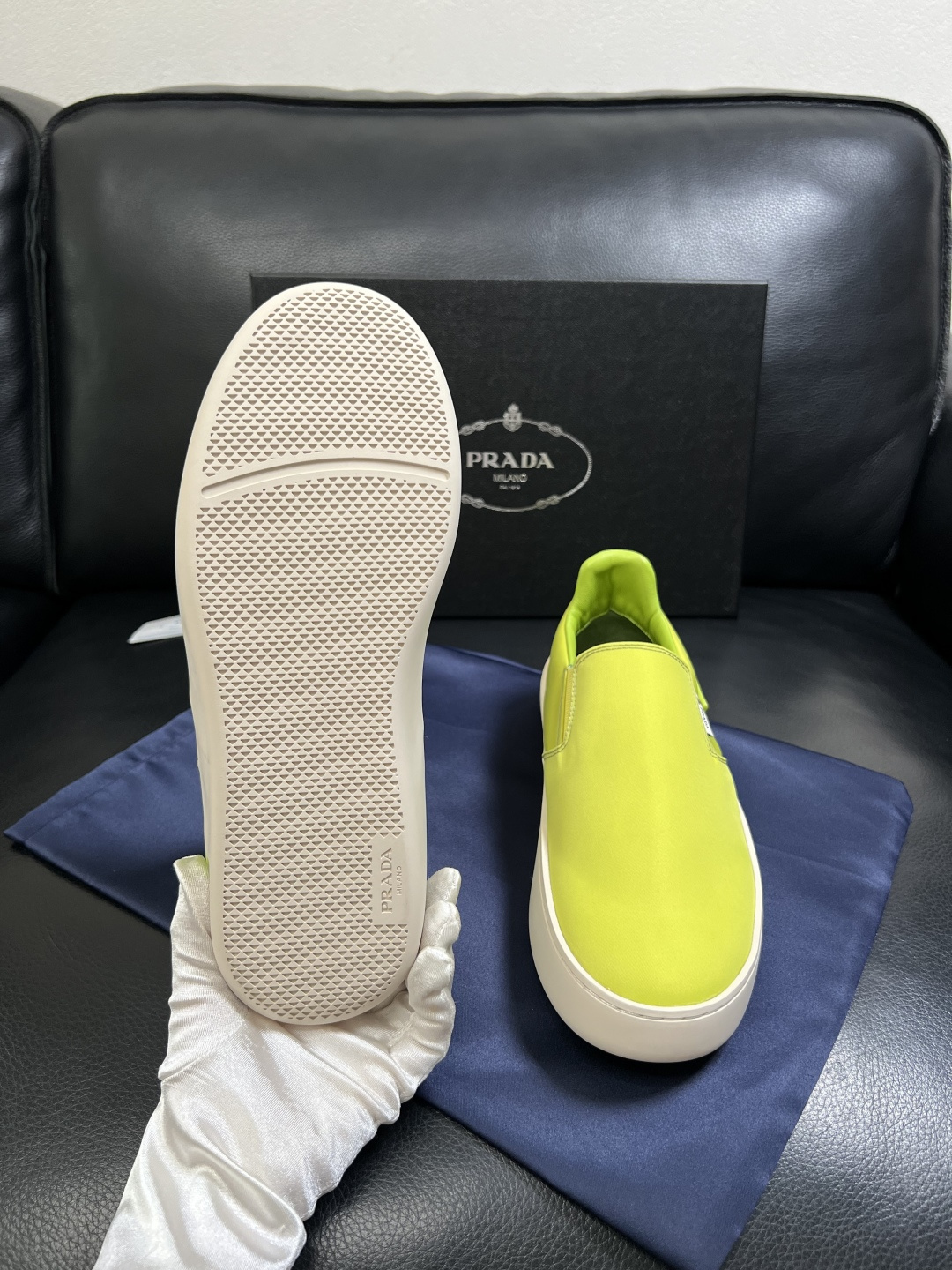 Prada  高品质  顶级工艺品，普拉达 专柜同步，原厂配置意大利进口牛皮拼布面料，进口牛皮内里垫，透