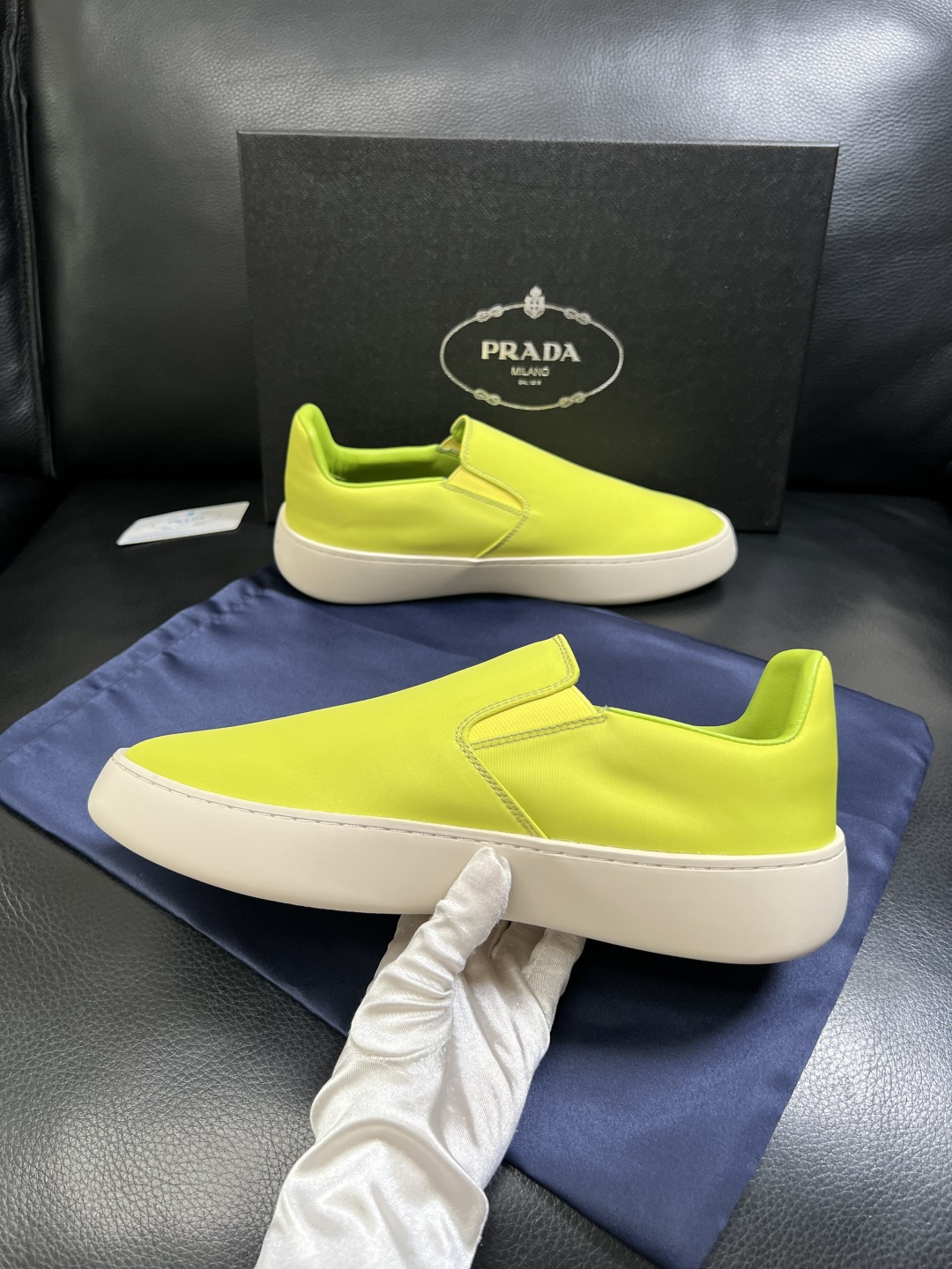 Prada  高品质  顶级工艺品，普拉达 专柜同步，原厂配置意大利进口牛皮拼布面料，进口牛皮内里垫，透