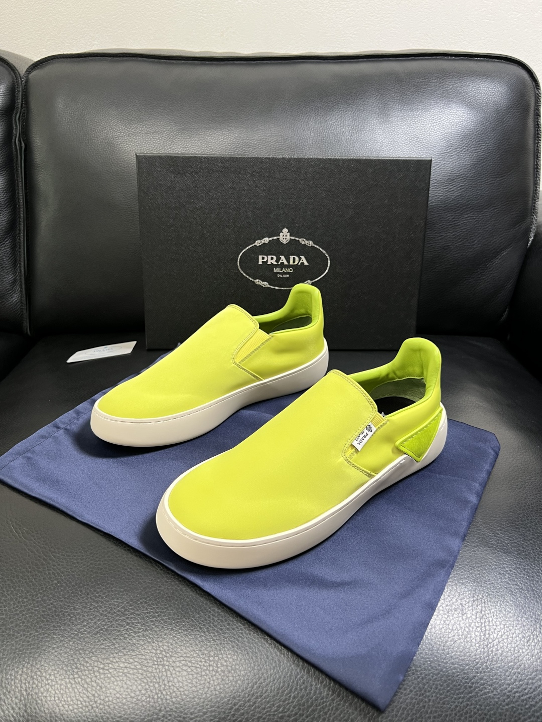 Prada  高品质  顶级工艺品，普拉达 专柜同步，原厂配置意大利进口牛皮拼布面料，进口牛皮内里垫，透