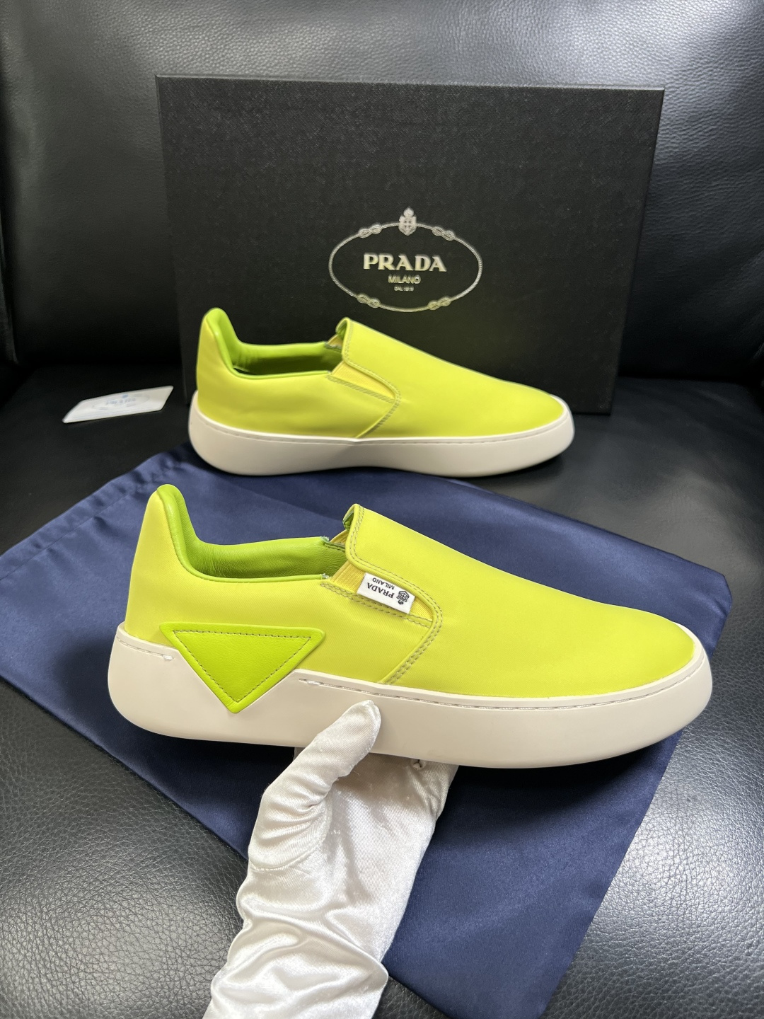 Prada  高品质  顶级工艺品，普拉达 专柜同步，原厂配置意大利进口牛皮拼布面料，进口牛皮内里垫，透