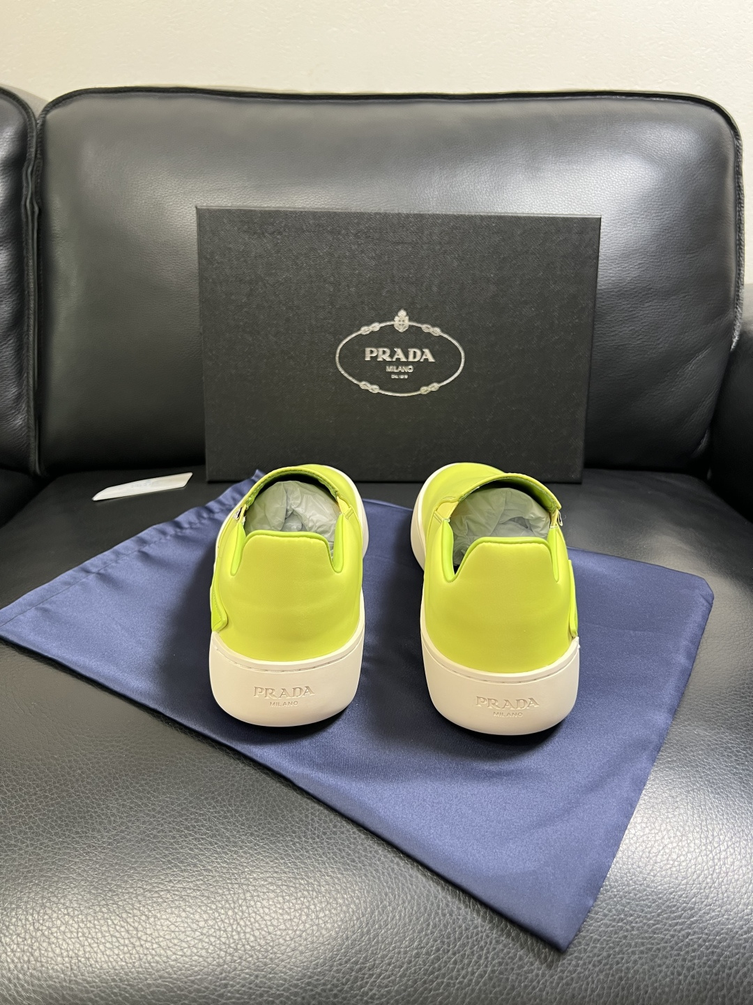 Prada  高品质  顶级工艺品，普拉达 专柜同步，原厂配置意大利进口牛皮拼布面料，进口牛皮内里垫，透