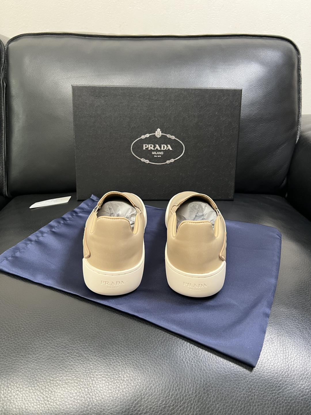 Prada  高品质  顶级工艺品，普拉达 专柜同步，原厂配置意大利进口牛皮拼布面料，进口牛皮内里垫，透