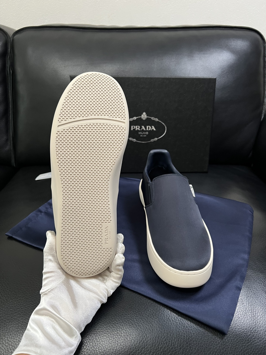 Prada  高品质  顶级工艺品，普拉达 专柜同步，原厂配置意大利进口牛皮拼布面料，进口牛皮内里垫，透