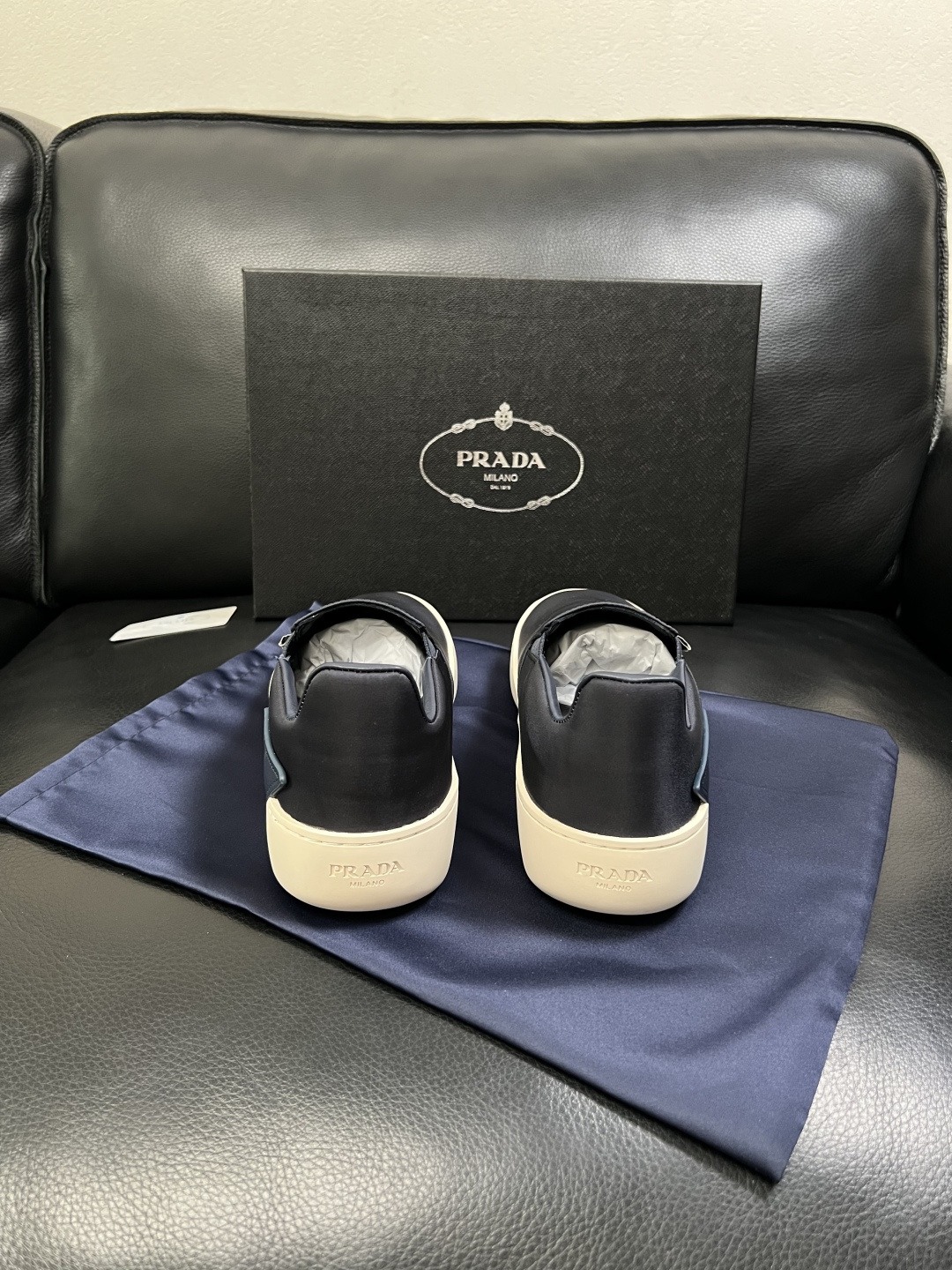 Prada  高品质  顶级工艺品，普拉达 专柜同步，原厂配置意大利进口牛皮拼布面料，进口牛皮内里垫，透