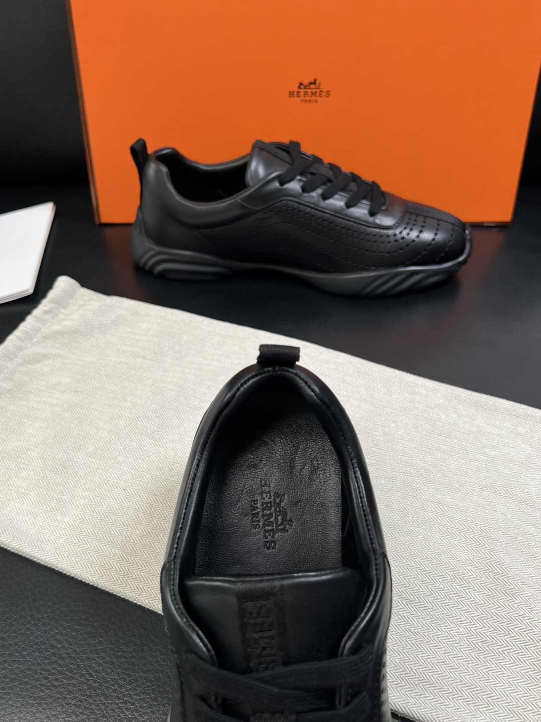Hermes  高品质  顶级工艺品  爱马仕 专柜同步发售原厂配置，意大利进口原版牛皮面料，高品质拼接