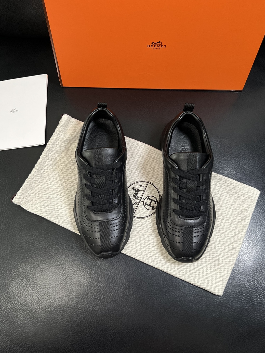 Hermes  高品质  顶级工艺品  爱马仕 专柜同步发售原厂配置，意大利进口原版牛皮面料，高品质拼接