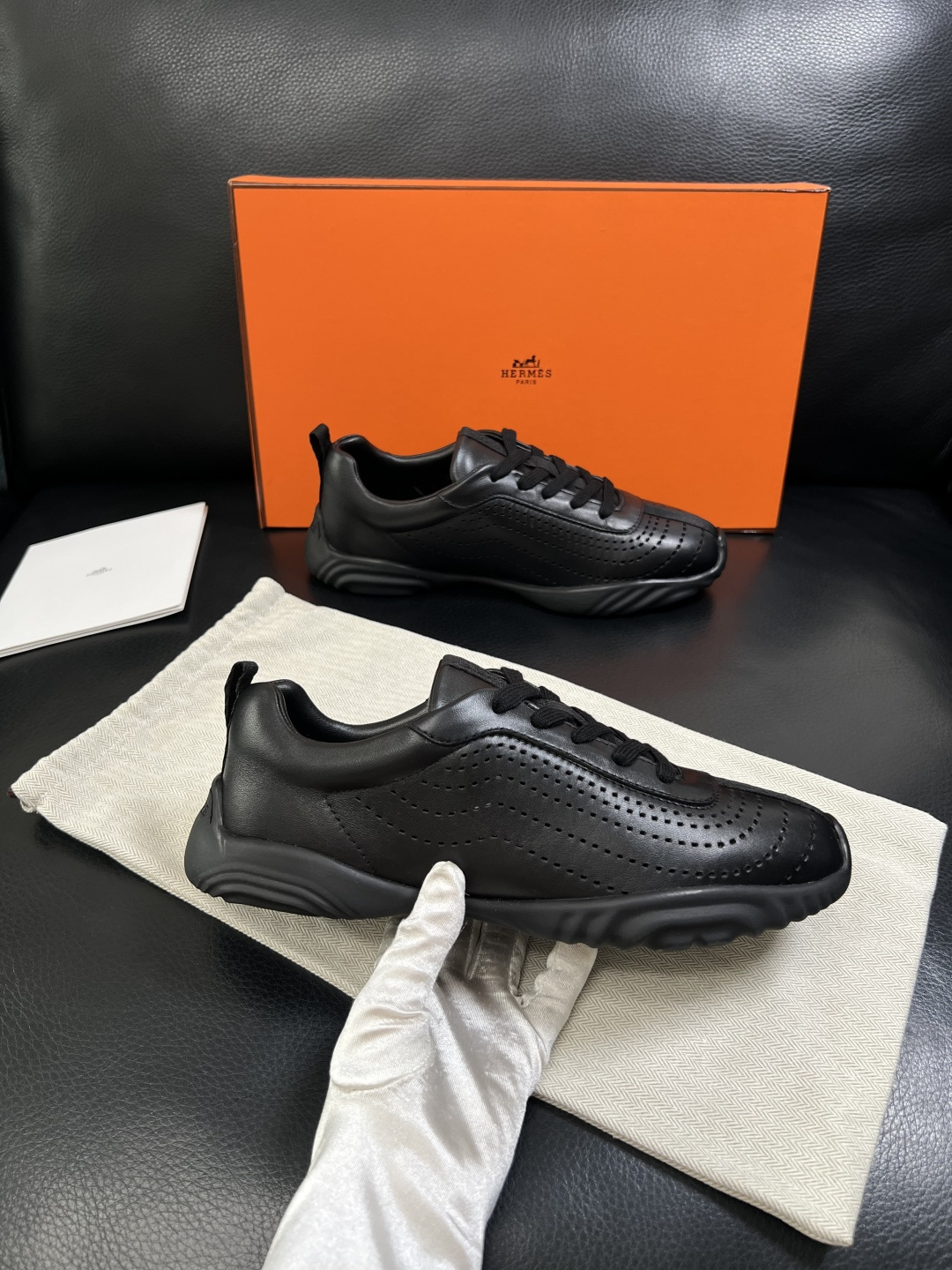 Hermes  高品质  顶级工艺品  爱马仕 专柜同步发售原厂配置，意大利进口原版牛皮面料，高品质拼接