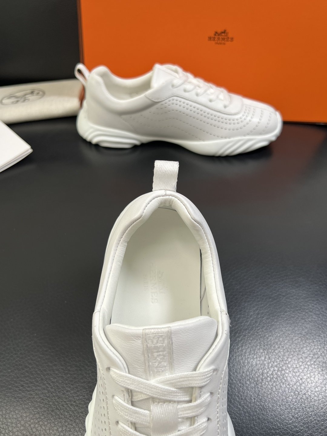 Hermes  高品质  顶级工艺品  爱马仕 专柜同步发售原厂配置，意大利进口原版牛皮面料，高品质拼接