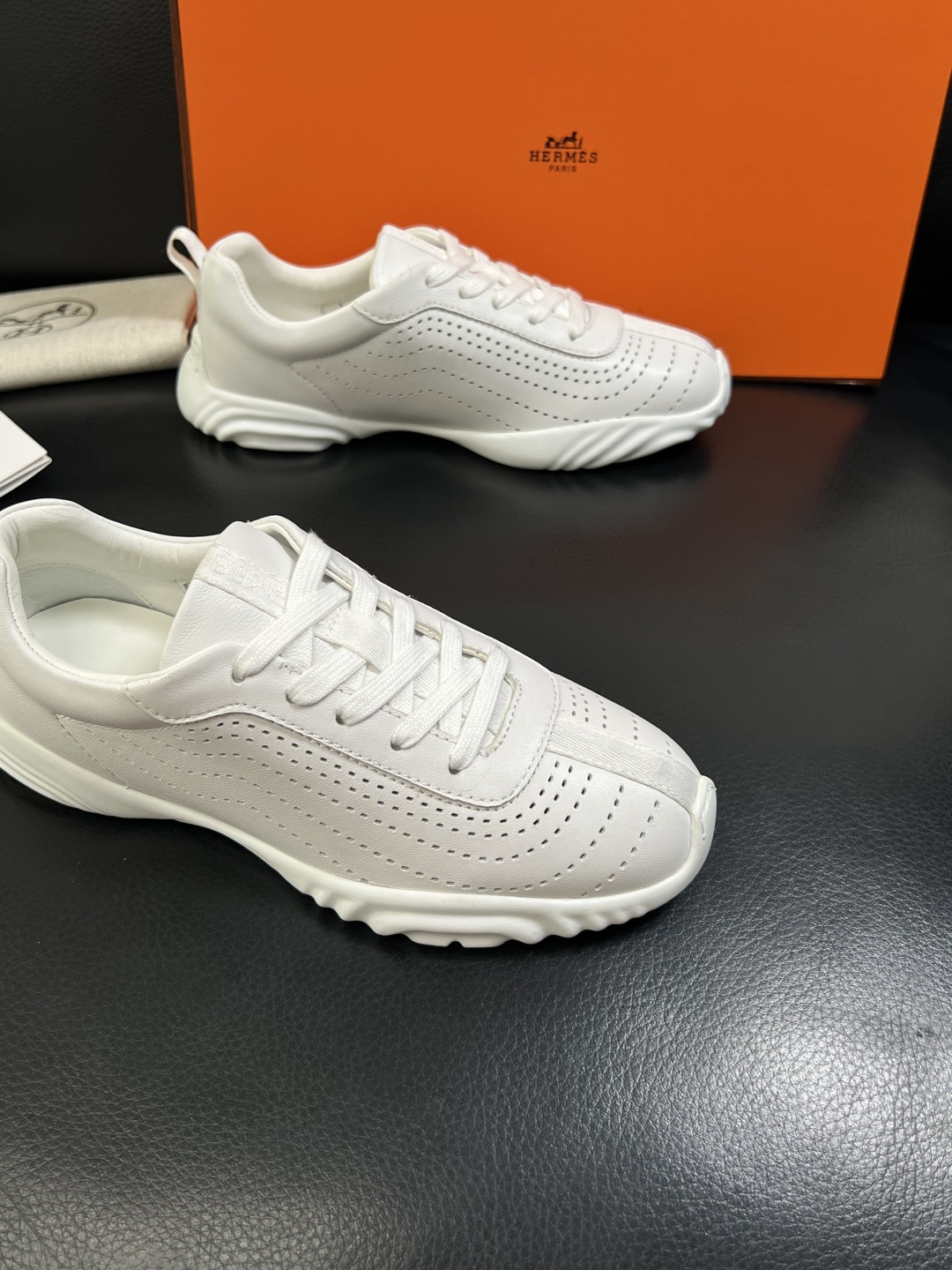 Hermes  高品质  顶级工艺品  爱马仕 专柜同步发售原厂配置，意大利进口原版牛皮面料，高品质拼接