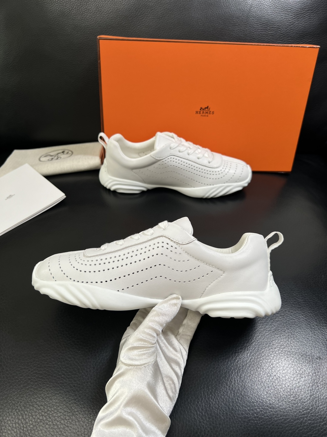 Hermes  高品质  顶级工艺品  爱马仕 专柜同步发售原厂配置，意大利进口原版牛皮面料，高品质拼接
