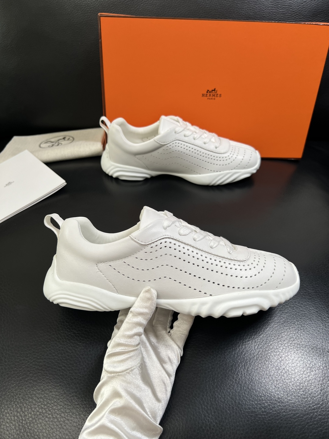 Hermes  高品质  顶级工艺品  爱马仕 专柜同步发售原厂配置，意大利进口原版牛皮面料，高品质拼接