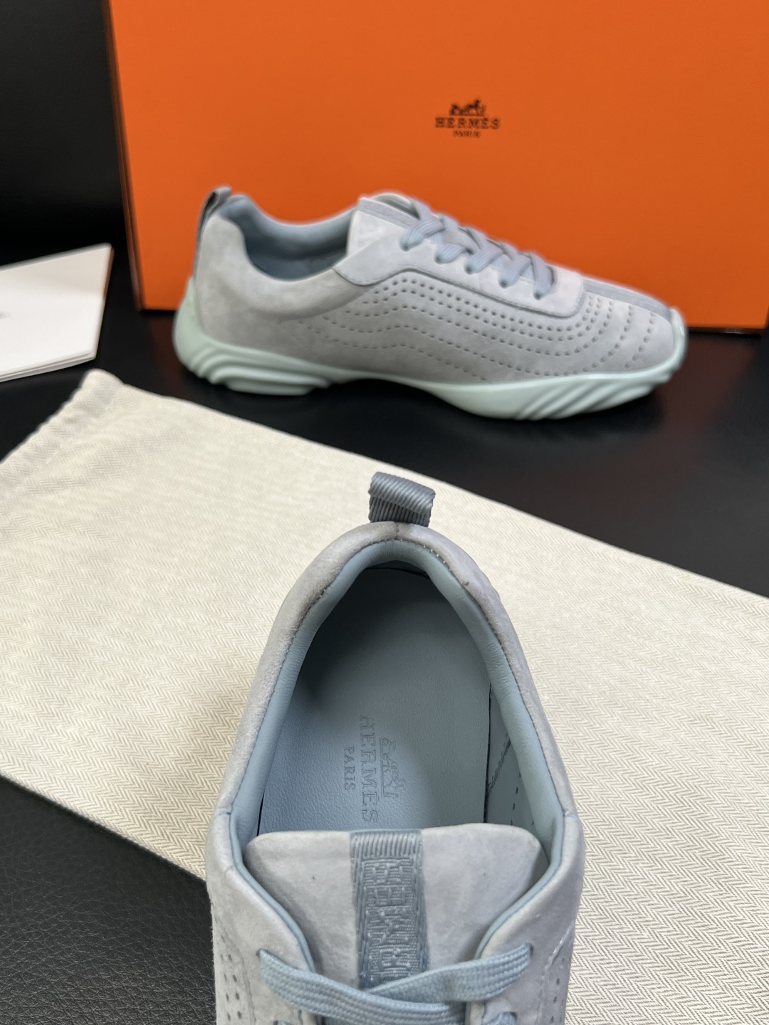 Hermes  高品质  顶级工艺品  爱马仕 专柜同步发售原厂配置，意大利进口原版牛皮面料，高品质拼接