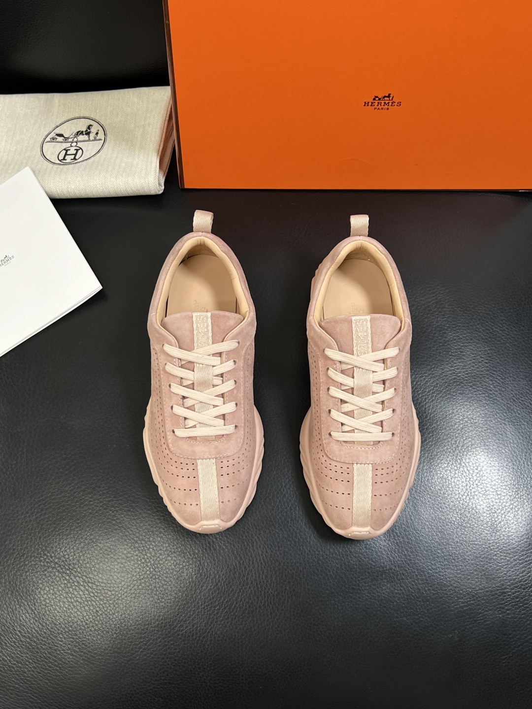 Hermes  高品质  顶级工艺品  爱马仕 专柜同步发售原厂配置，意大利进口原版牛皮面料，高品质拼接