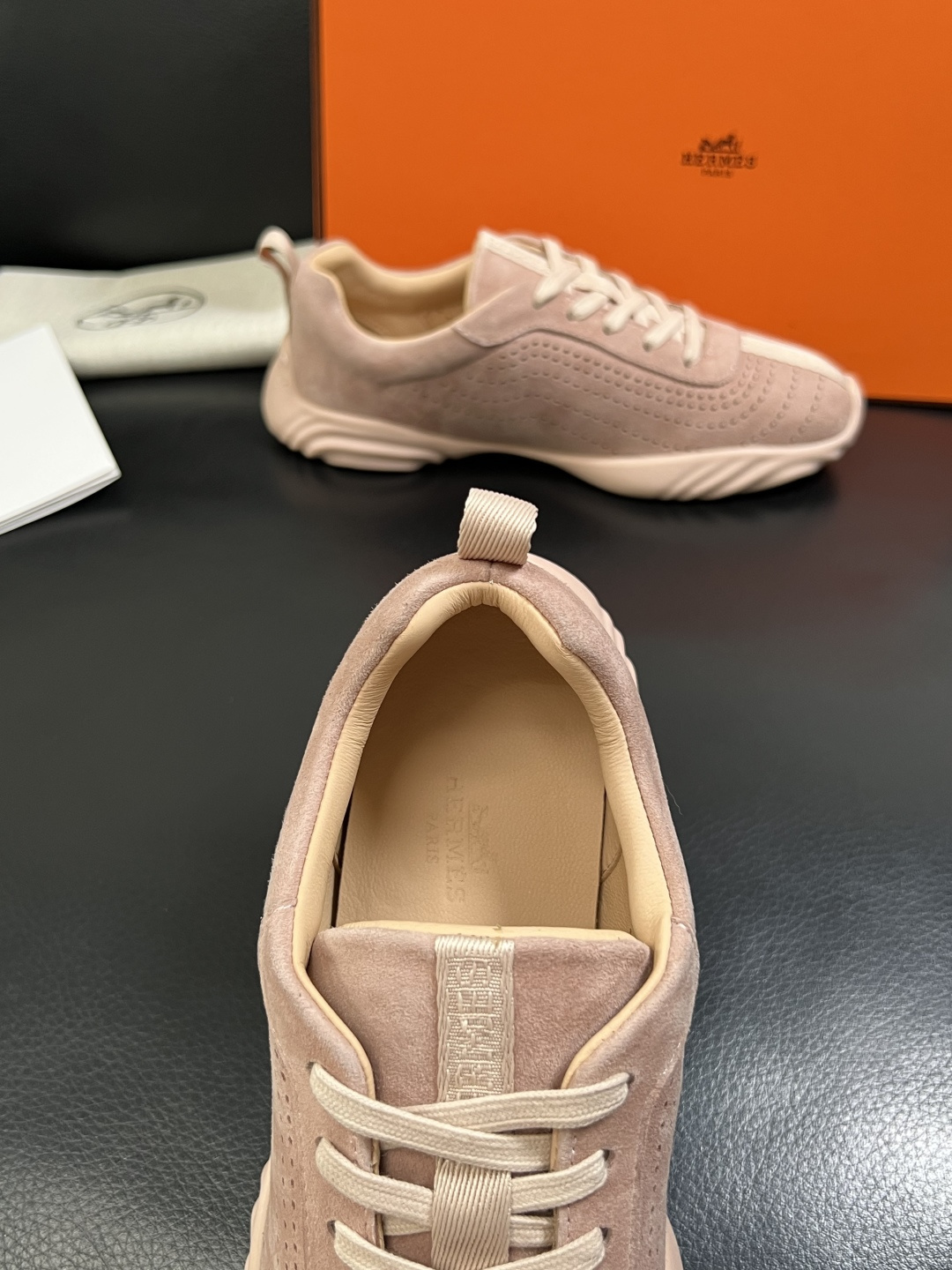 Hermes  高品质  顶级工艺品  爱马仕 专柜同步发售原厂配置，意大利进口原版牛皮面料，高品质拼接