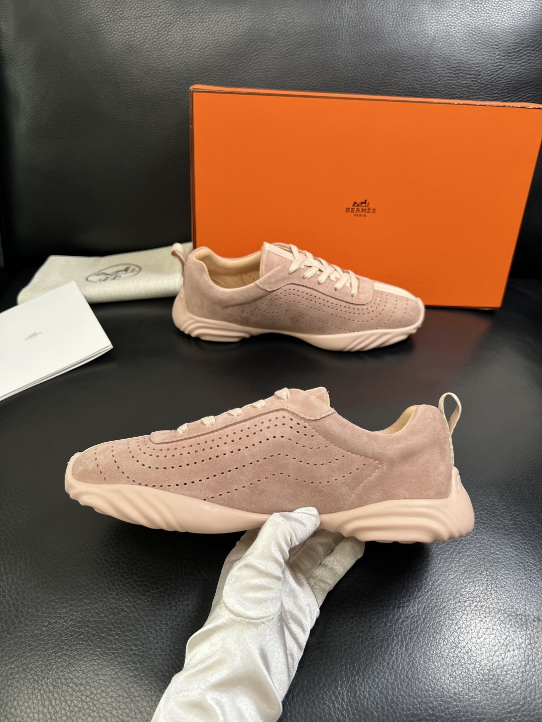 Hermes  高品质  顶级工艺品  爱马仕 专柜同步发售原厂配置，意大利进口原版牛皮面料，高品质拼接