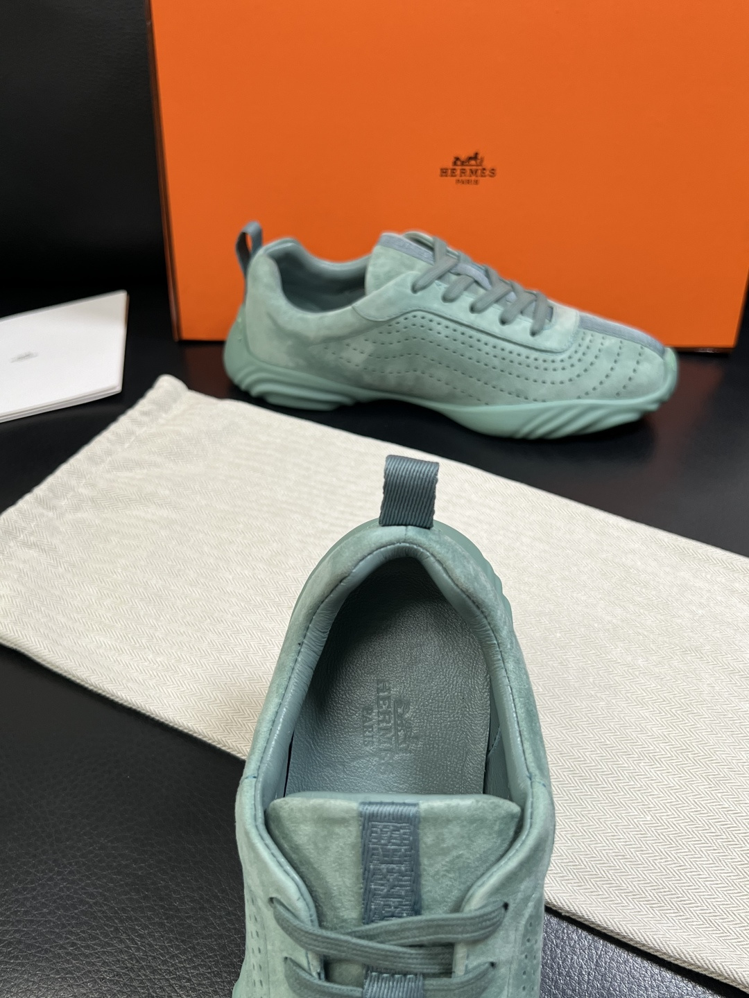 Hermes  高品质  顶级工艺品  爱马仕 专柜同步发售原厂配置，意大利进口原版牛皮面料，高品质拼接
