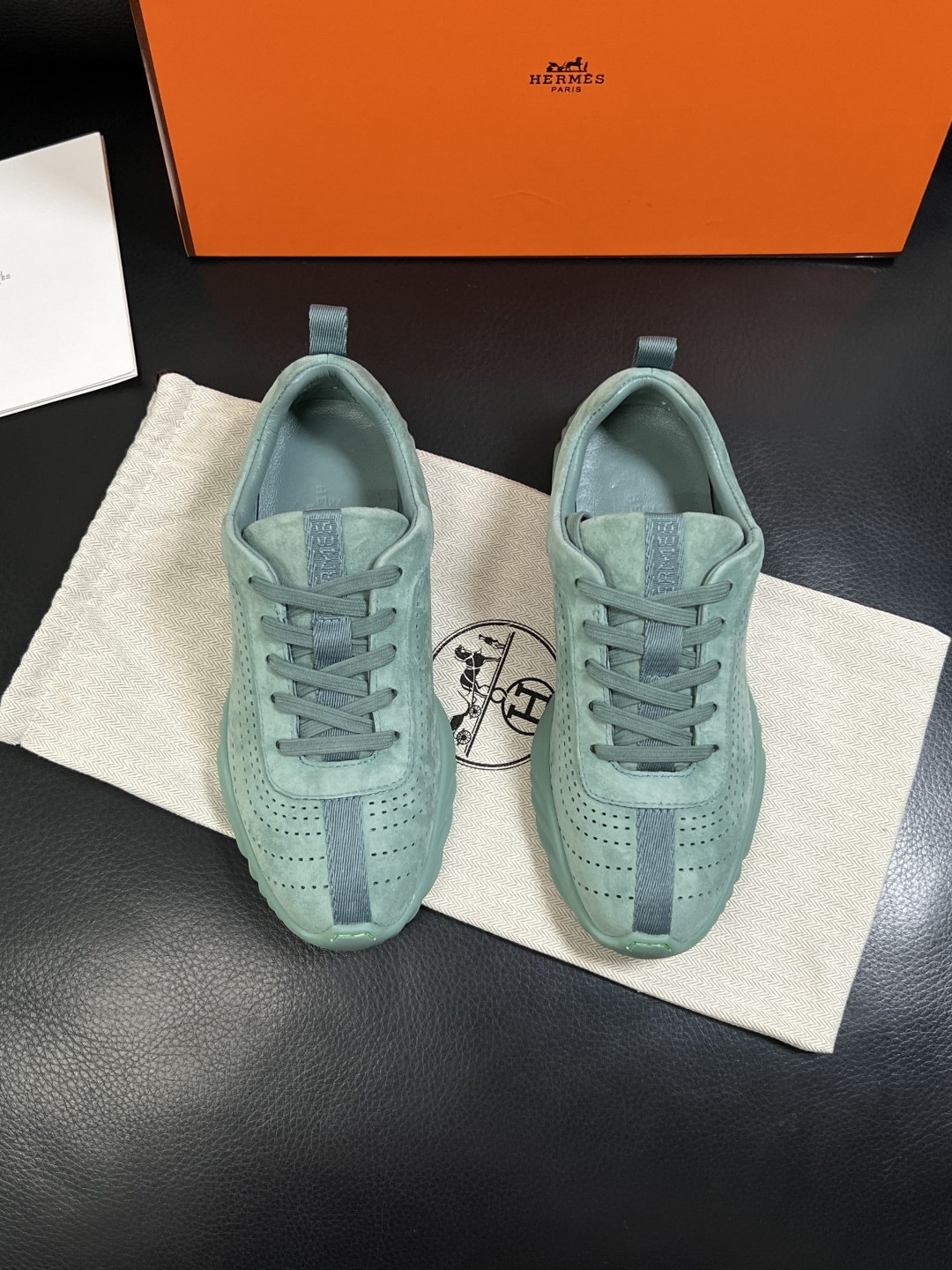 Hermes  高品质  顶级工艺品  爱马仕 专柜同步发售原厂配置，意大利进口原版牛皮面料，高品质拼接