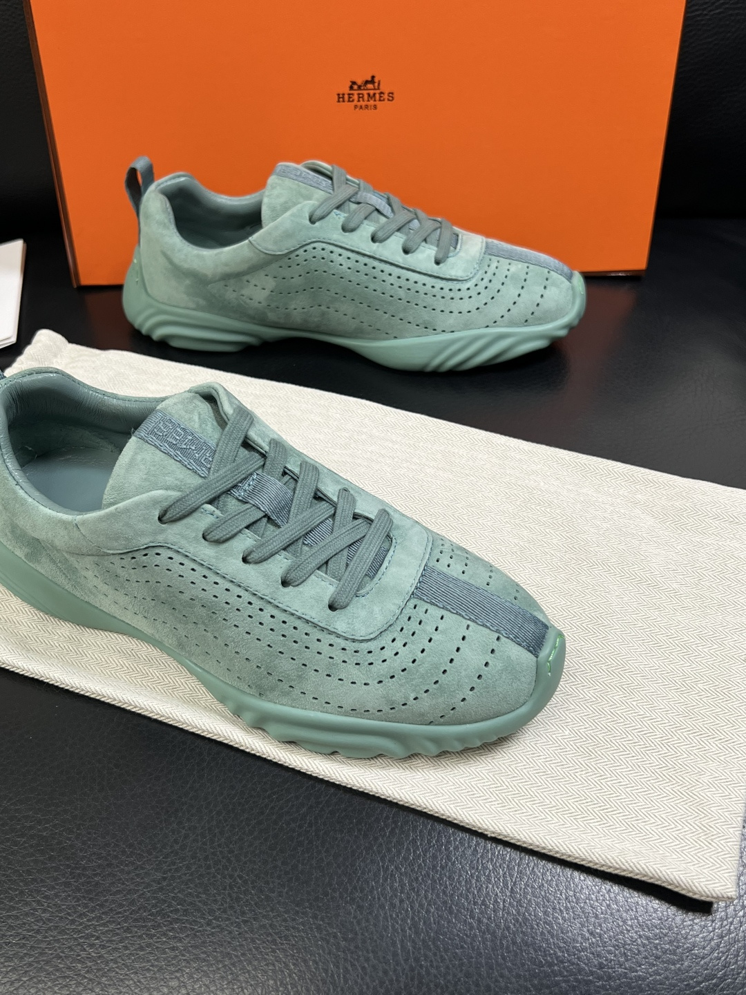 Hermes  高品质  顶级工艺品  爱马仕 专柜同步发售原厂配置，意大利进口原版牛皮面料，高品质拼接