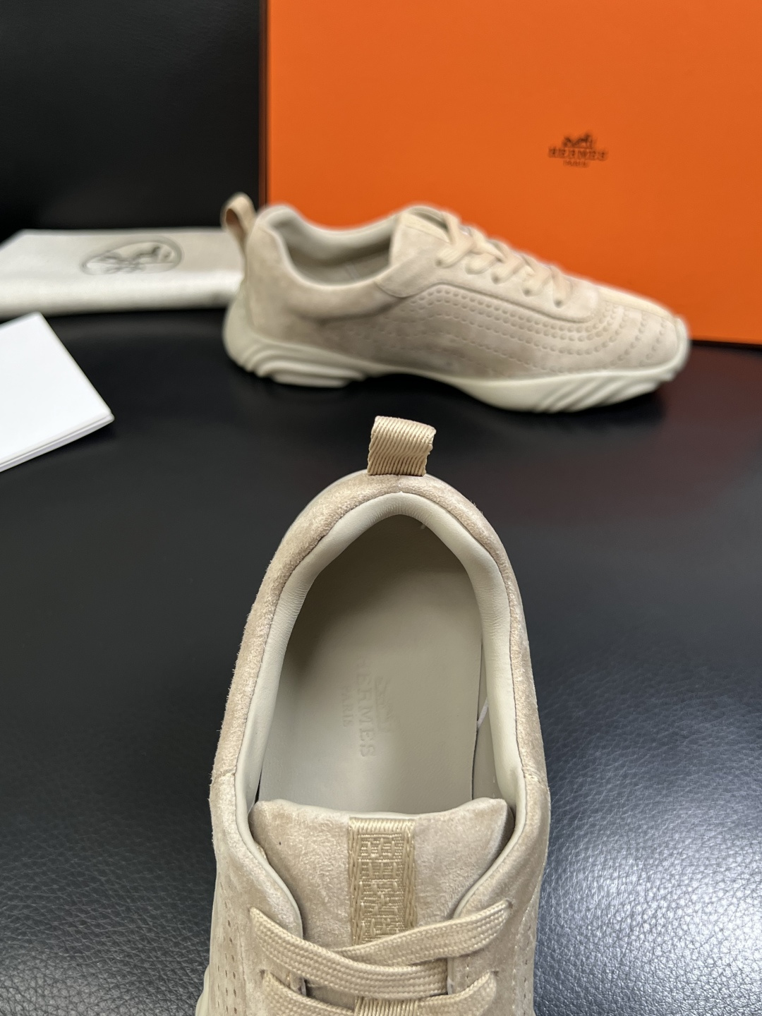Hermes  高品质  顶级工艺品  爱马仕 专柜同步发售原厂配置，意大利进口原版牛皮面料，高品质拼接