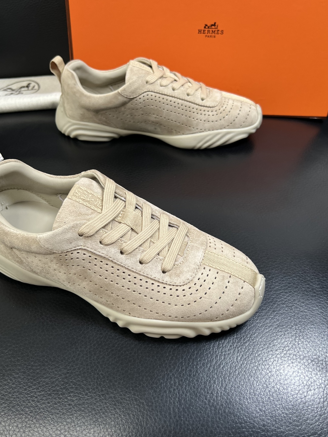 Hermes  高品质  顶级工艺品  爱马仕 专柜同步发售原厂配置，意大利进口原版牛皮面料，高品质拼接