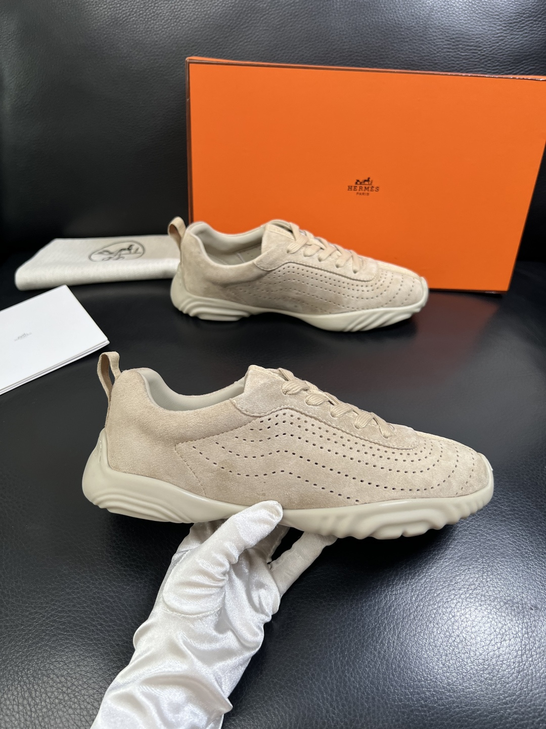 Hermes  高品质  顶级工艺品  爱马仕 专柜同步发售原厂配置，意大利进口原版牛皮面料，高品质拼接