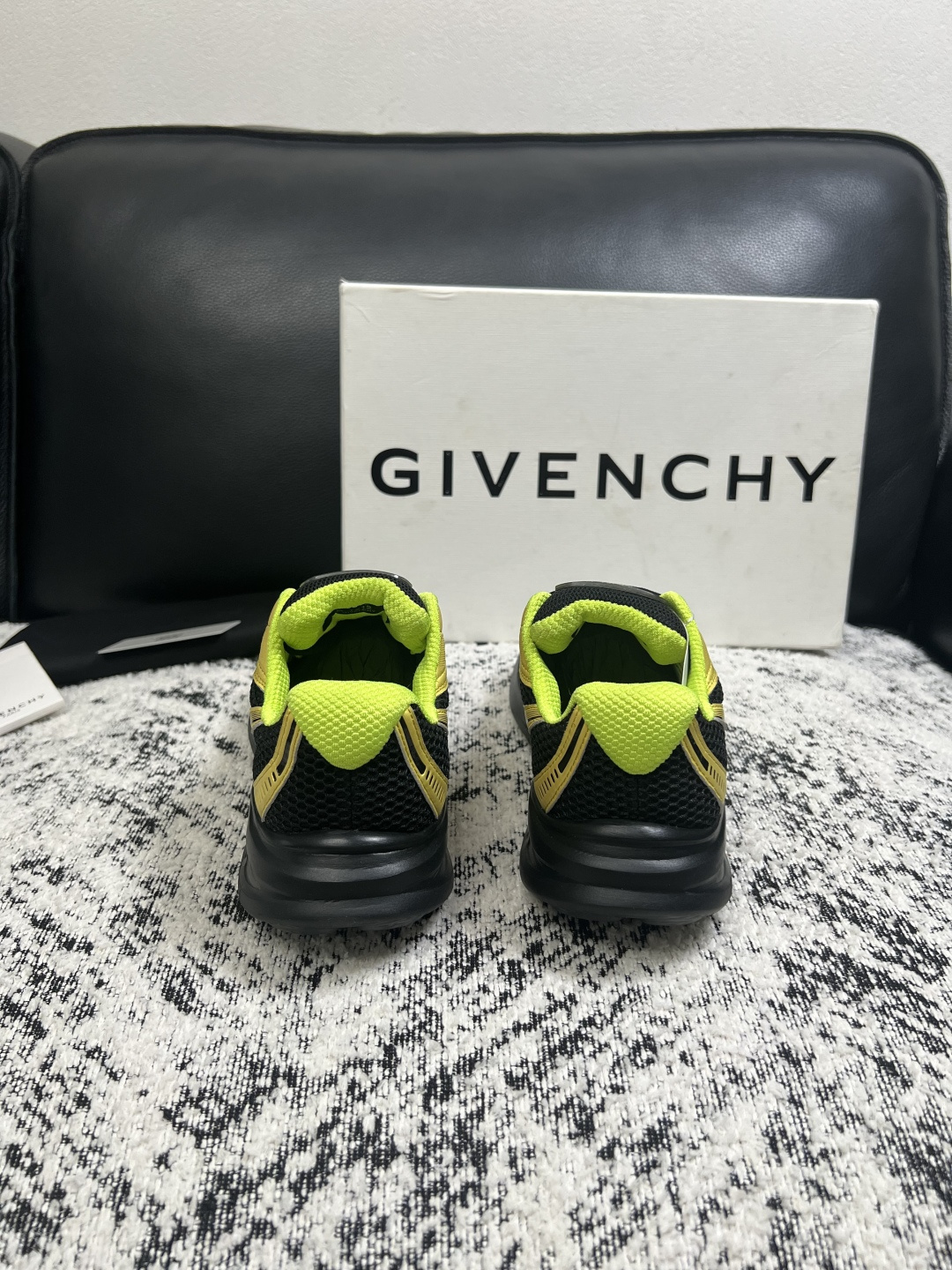 Givenchy 高品质  顶级工艺品  纪梵希 专柜同步原厂配置，意大利进口牛皮搭配网布面料，全鞋配件