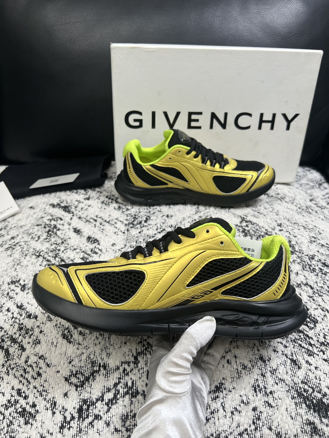 Givenchy 高品质  顶级工艺品  纪梵希 专柜同步原厂配置，意大利进口牛皮搭配网布面料，全鞋配件